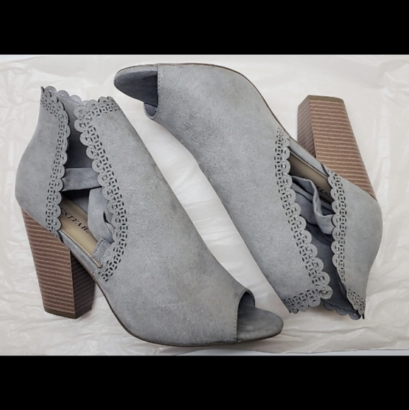 Justfab Gray Scalloped Open Toe Booties size 10 Women NEW - Picture 2 of 5